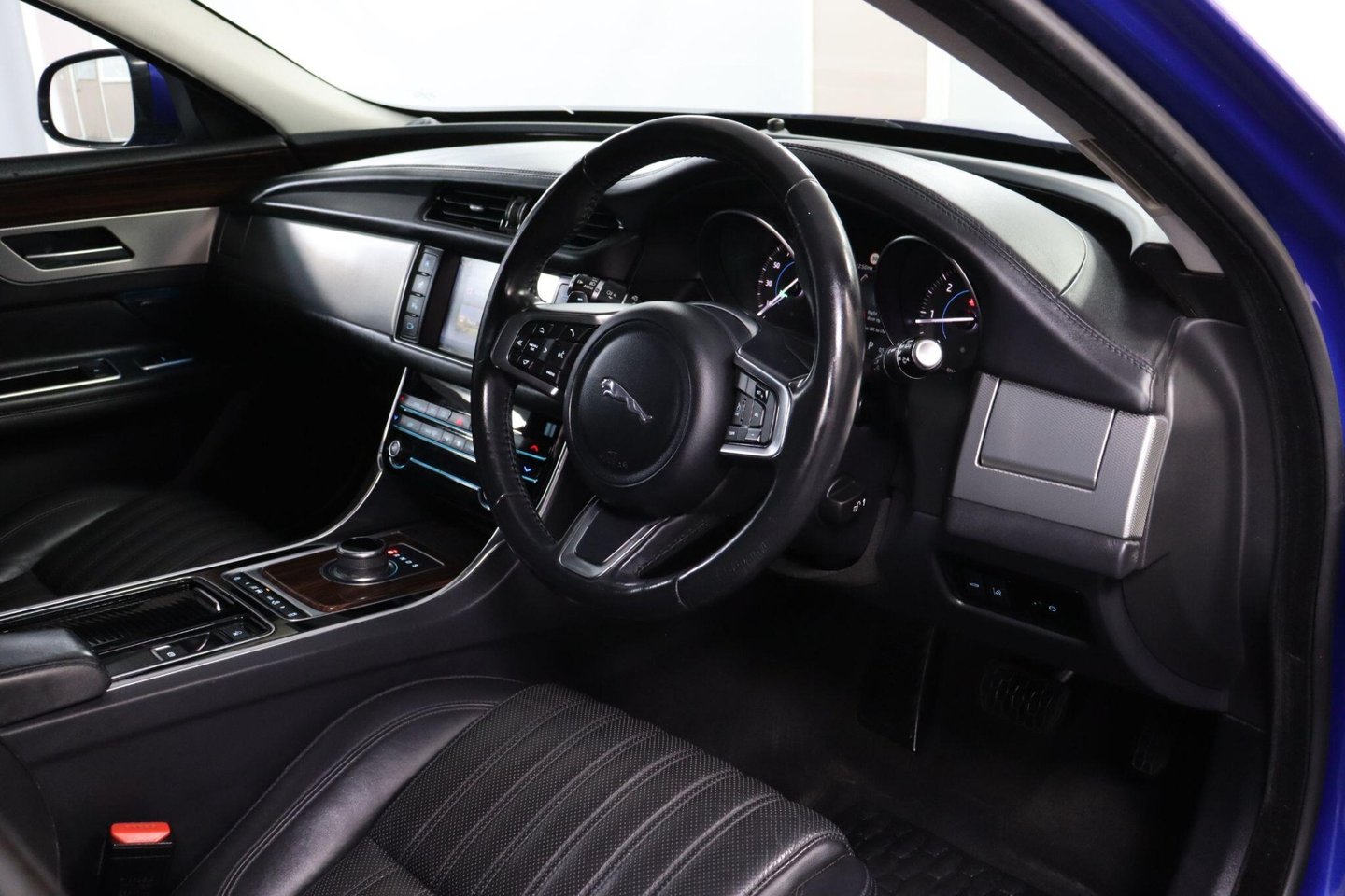 2018 Jaguar XF — image 4