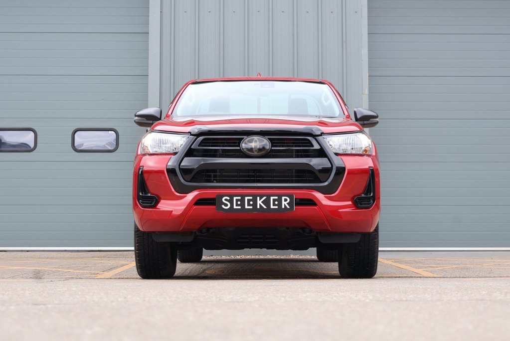 Toyota Hilux 2023 ACTIVE 4WD D-4D S/C only 3000 miles styled by seeker leather seats  9