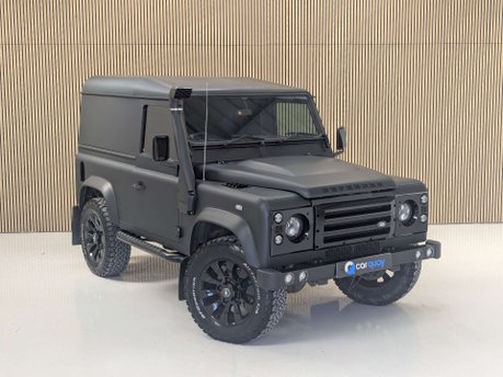 Land Rover Defender 2.2 Defender 90 Hard Top TD 4WD 5dr 10