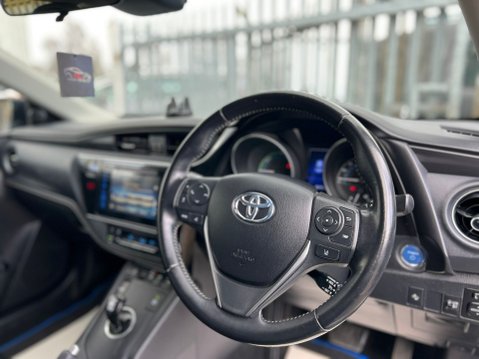 Toyota Auris VVT-I GB25 35