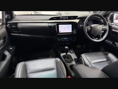 Toyota Hilux INVINCIBLE X 4WD 48V MHEV AUTO 32