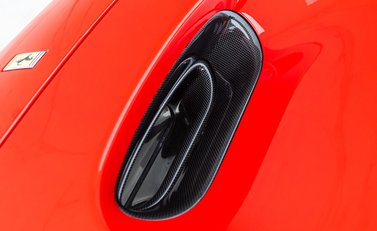 Ferrari F8 Spider 28