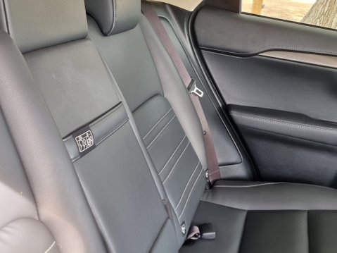 Lexus NX 300H SPORT 33