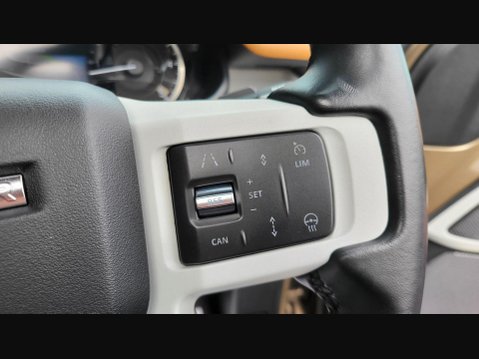 Land Rover Defender X-DYNAMIC HSE MHEV 27