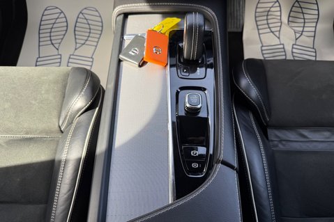 Volvo XC90 RECHARGE T8 R-DESIGN AWD -  PLUG IN HYBRID - CARPLAY -ADAPTIVE CRUISE 10