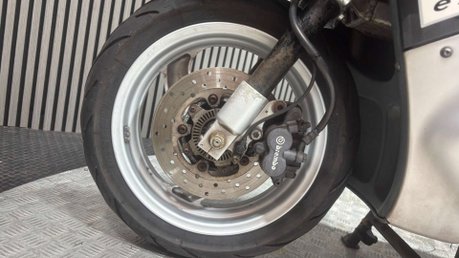 BMW C1 2002 ONLY 8K 1 OWNER GREAT LOOKING SCOOTER 125CC WITH A ROOF!! 24