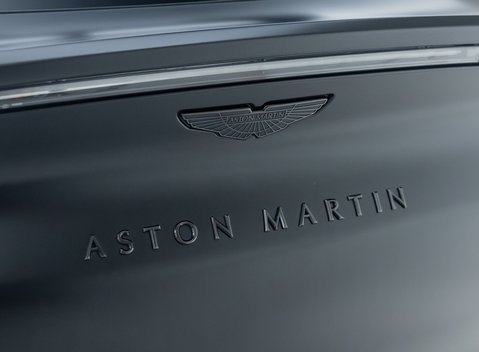 Aston Martin DBX 707 37
