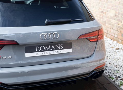 Audi RS4 Avant 26