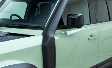 Land Rover Defender 110 75th Anniversary P400e 27