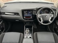Mitsubishi Outlander PHEV DESIGN 10