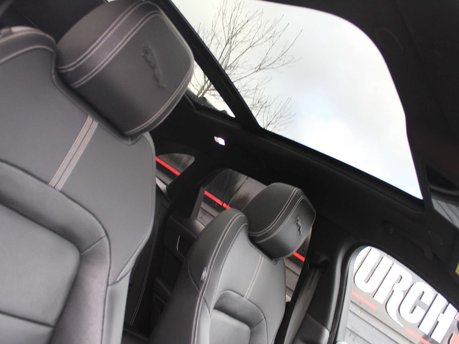 Jaguar F-Pace 2.0 F-Pace R-Dynamic Black D MHEV AWD Auto 4WD 5dr 