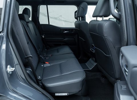 Toyota Land Cruiser Invincible 19