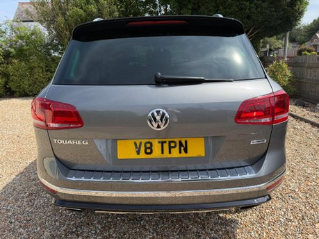 Volkswagen Touareg 3.0 TDI V6 BlueMotion Tech R-Line Tiptronic 4WD Euro 6 (s/s) 5dr 9