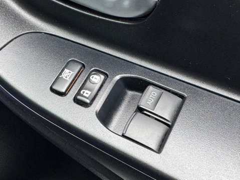 Toyota Yaris 1.5 VVT-i Icon Tech Euro 6 5dr 32