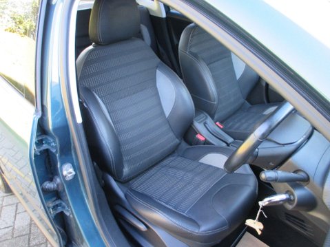 Peugeot 2008 1.2 PureTech Allure EAT Euro 6 (s/s) 5dr 21