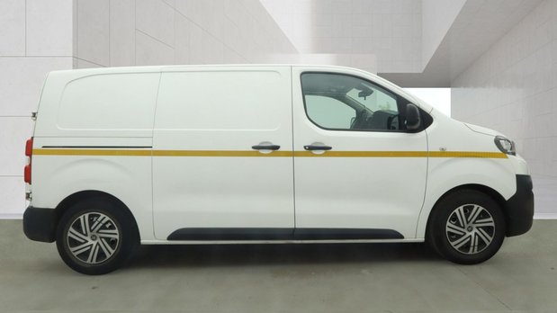 Peugeot Expert MWB L2H1 Low Roof Professional 2700 Air Con Tow Bar EURO 6 NO VAT 3