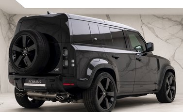 Land Rover Defender 110 V8 Bond Edition 7