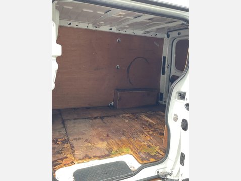 Renault Trafic 1.6 dCi 27 Business+ SWB Standard Roof Euro 5 5dr 21