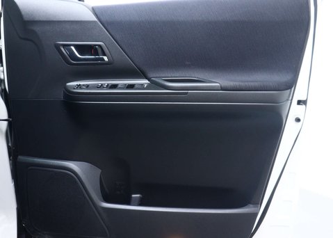Toyota Vellfire 2.4 PETROL AUTO 5dr 40