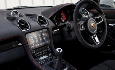 Porsche 718 Cayman GTS 15