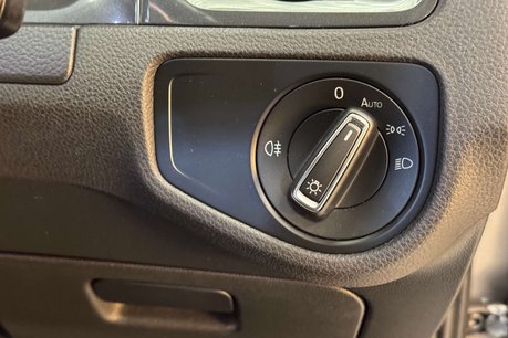 Volkswagen Golf 35.8kWh e-Golf Hatchback 5dr Electric Auto (136 ps) 53