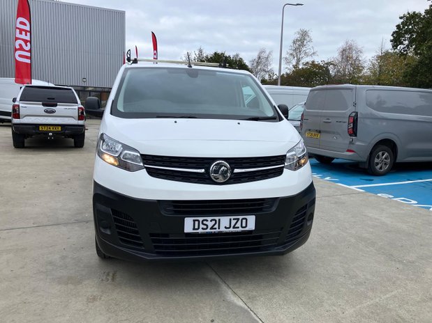 Vauxhall Vivaro VIVARO L2 DIESEL 2900 1.5d 100PS Dynamic H1 Van 2