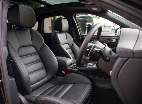 Porsche Macan Turbo 12