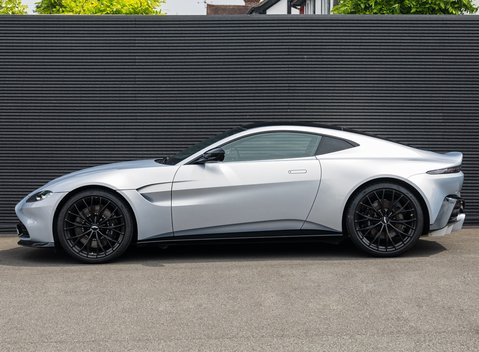 Aston Martin V8 Vantage 3