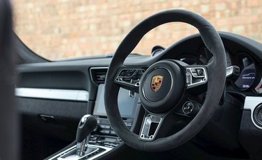 Porsche 911 (991.2) Carrera 4 GTS 11