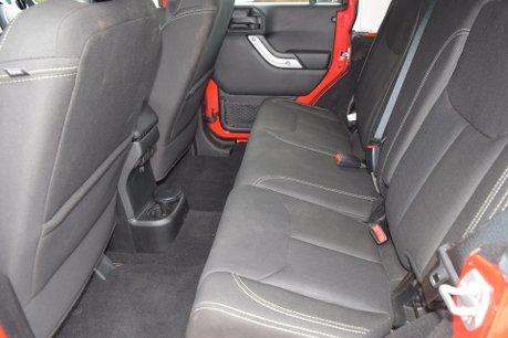Jeep Wrangler Sahara Unlimited Edition Auto 18