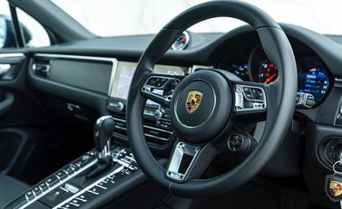 Porsche Macan GTS 9