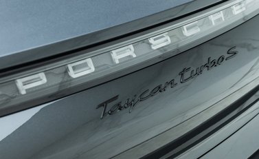 Porsche Taycan TURBO S 40