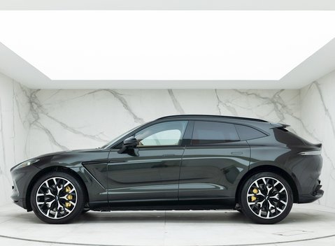 Aston Martin DBX 2