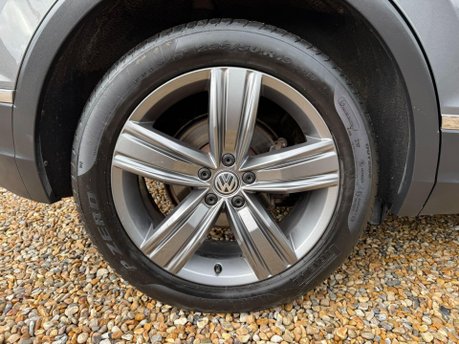 Volkswagen Tiguan 2.0 TDI BlueMotion Tech SEL DSG 4Motion Euro 6 (s/s) 5dr 16
