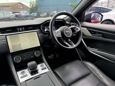 Jaguar F-Pace 2.0 D200 MHEV R-Dynamic Black SUV 5dr Diesel Auto AWD Euro 6 (s/s) (204 ps) 33