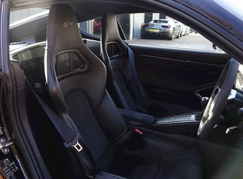 Porsche Cayman GT4 12