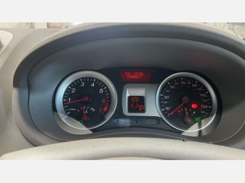 Renault Clio 1.6 VVT Initiale TomTom Hatchback 5dr Petrol Auto Euro 4 (111 ps) 5