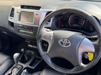 Toyota Hilux 3.0 D-4D Invincible Auto 4WD Euro 5 4dr