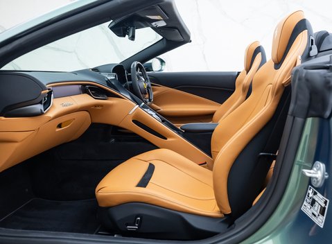 Ferrari Roma SPIDER 19