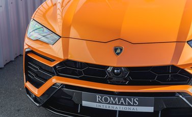 Lamborghini Urus Pearl Capsule 26