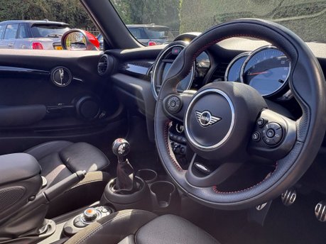 Mini Convertible Cooper S 2.0 Petrol Manual Sport Navigation Comfort Plus - SOLARIS ORANGE 3