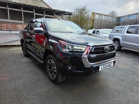Toyota Hilux INVINCIBLE 4WD D-4D DCB Auto 3