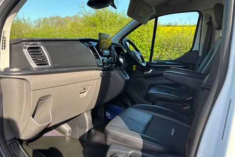 Ford Transit Custom 300 Active L1 170 ps Selectshift Panel Van - Tailgate & Twin Side Doors 17