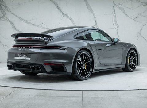 Porsche 911 Turbo S (992) 6
