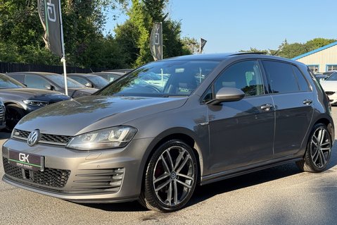 Volkswagen Golf GTD - PANORAMIC ROOF - ACC - SPORT AND SOUND PACK - CARPLAY 11
