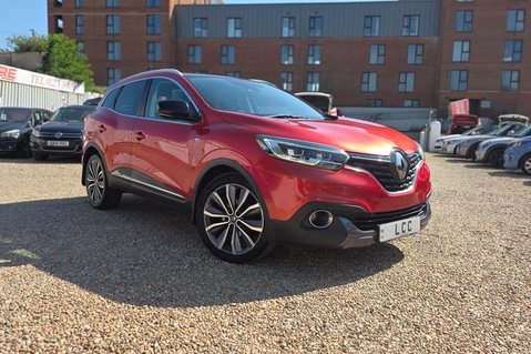 Renault Kadjar SIGNATURE NAV TCE AUTOMATIC..GLASS ROOF..9 SERVICES..1 FORMER KEEPER  2