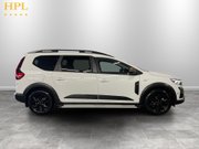 Dacia Jogger 1.6 Hybrid EXTREME MPV 5dr Petrol Hybrid Auto Euro 6 (s/s) (140 ps) 8