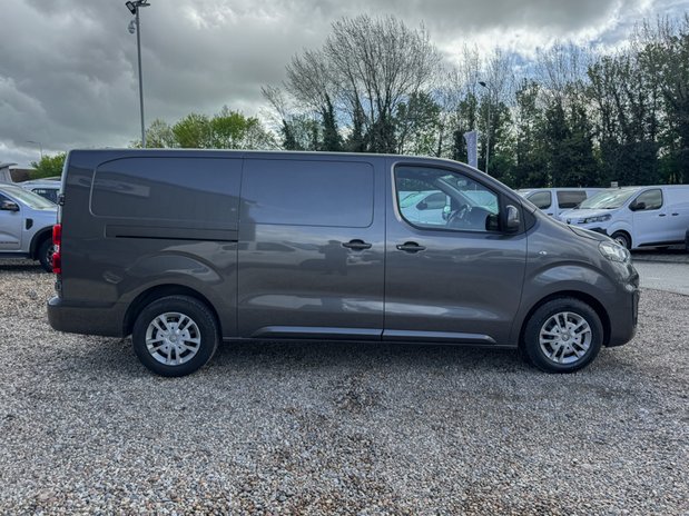 Vauxhall Vivaro LWB L2H1 [SOLD CM] Low Roof Sportive 2900 Air Con Sensors EURO 6 NO VAT 5
