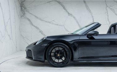 Porsche 911 Targa 4 GTS (992.2) 48