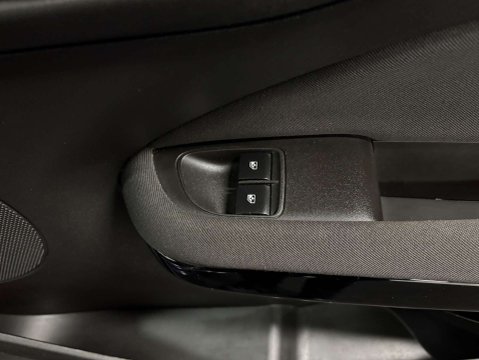 Vauxhall Adam GLAM 11